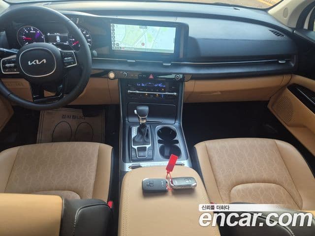 Kia Carnival 2023 — фото 8 из 18