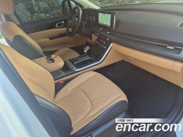 Kia Carnival 2023 — ფოტო 9/18