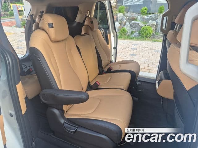 Kia Carnival 2023 — ფოტო 11/18