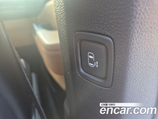 Kia Carnival 2023 — ფოტო 12/18