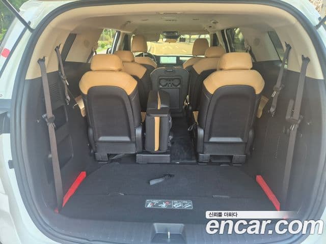Kia Carnival 2023 — ფოტო 13/18