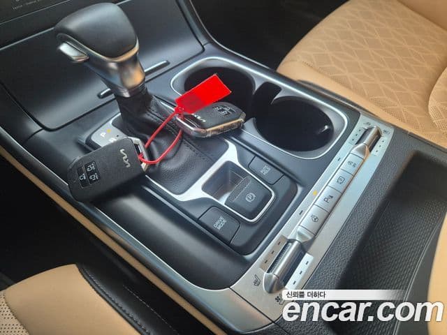 Kia Carnival 2023 — ფოტო 14/18