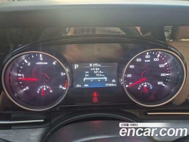Kia Carnival 2023 — ფოტო 15/18
