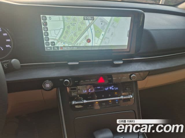 Kia Carnival 2023 — ფოტო 16/18