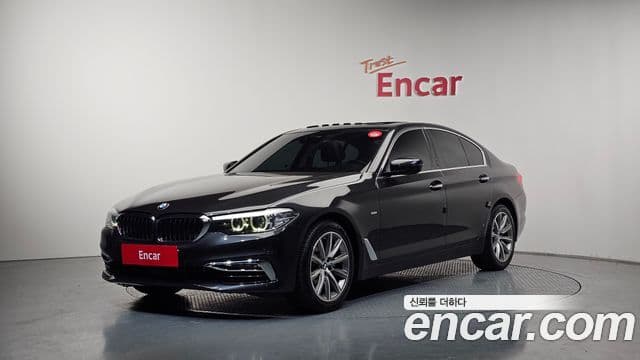 BMW 5 Series 2018 — ფოტო 30/37
