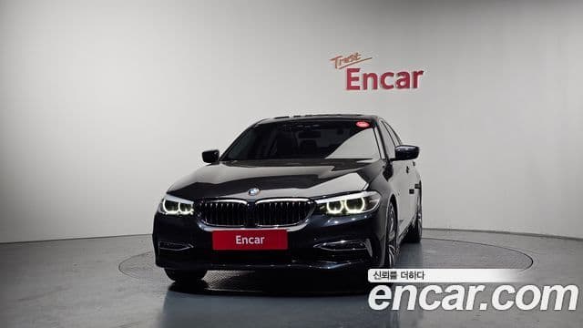 BMW 5 Series 2018 — ფოტო 35/37