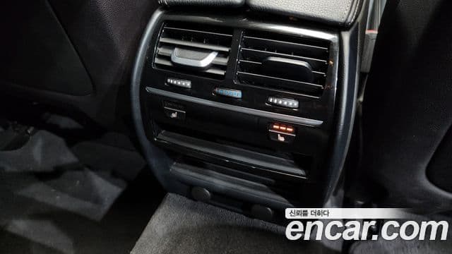 BMW 5 Series 2018 — ფოტო 24/37