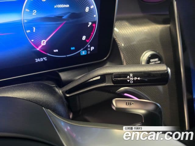 Mercedes-Benz GLC-Class 2025 — Photo 18/20