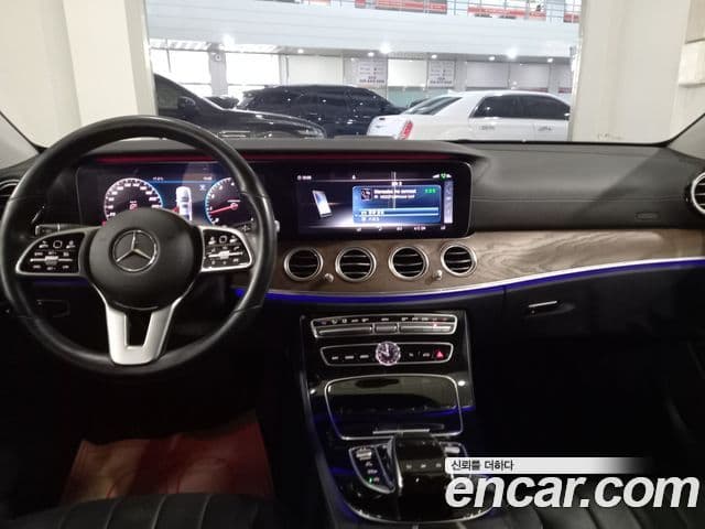 Mercedes-Benz E-Class 2019 — Фото 10/20