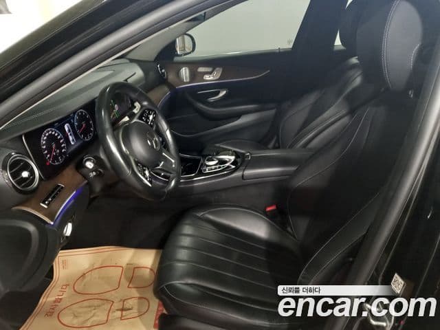Mercedes-Benz E-Class 2019 — Фото 11/20