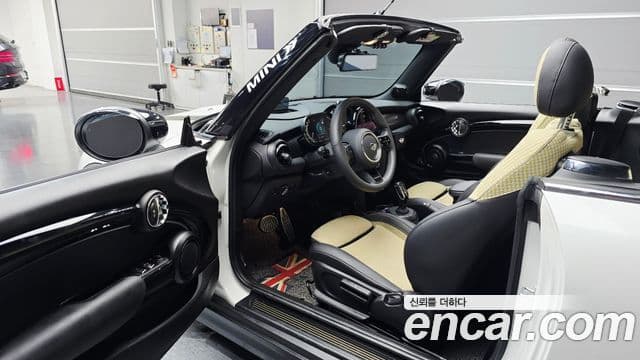 Mini Cooper S Convertible 2023 — Photo 1/35