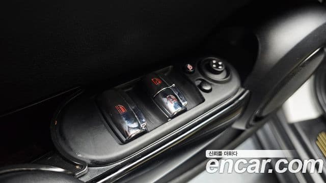 Mini Cooper S Convertible 2023 — Photo 17/35