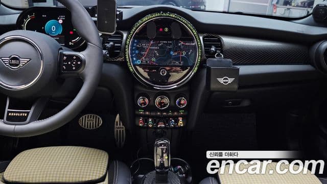 Mini Cooper S Convertible 2023 — Photo 33/35