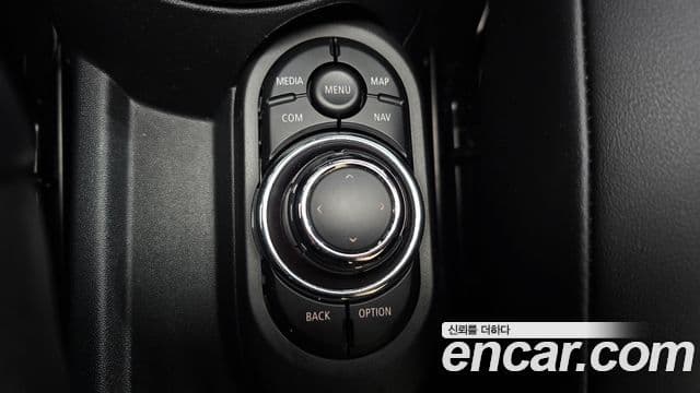 Mini Cooper S Convertible 2023 — Photo 31/35