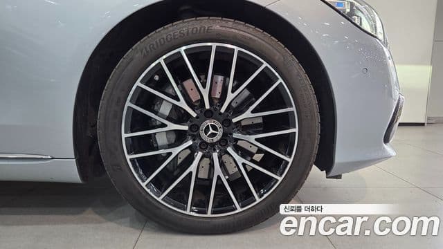 Mercedes-Benz S-Class 2025 — Photo 5/18