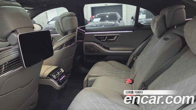 Mercedes-Benz S-Class 2025 — Photo 9/18