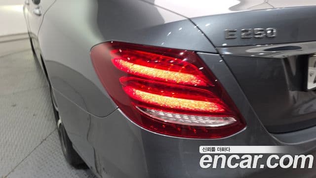Mercedes-Benz E-Class 2019 — Photo 2/30