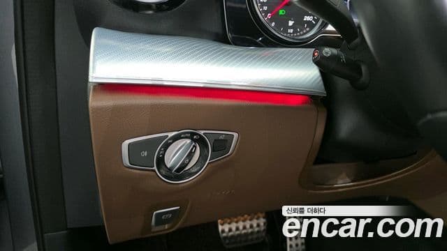 Mercedes-Benz E-Class 2019 — Photo 8/30