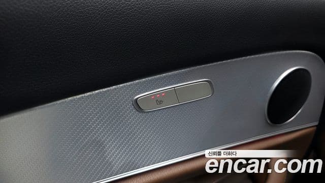 Mercedes-Benz E-Class 2019 — Photo 10/30