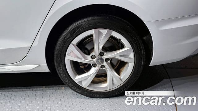 Audi A4 2021 — Photo 17/37