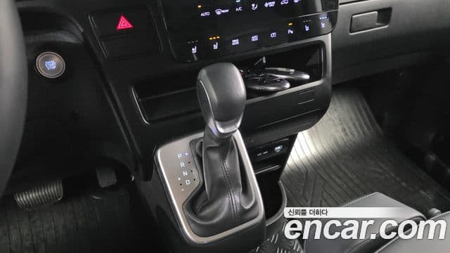 Hyundai Staria 2025 — ფოტო 9/20