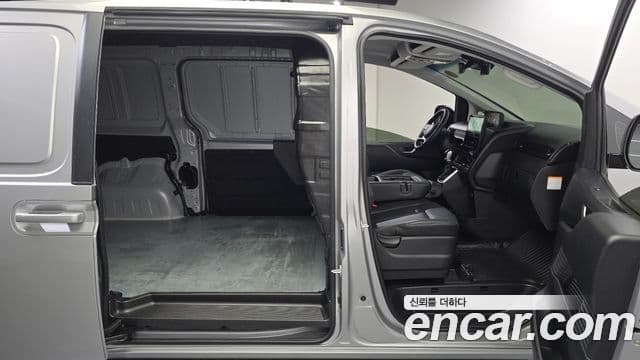 Hyundai Staria 2025 — ფოტო 11/20