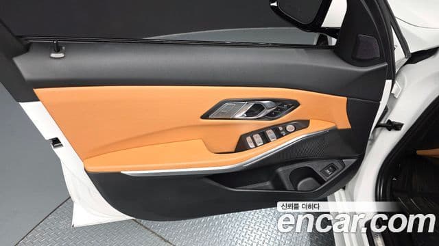 BMW 3 Series 2022 — Photo 20/34