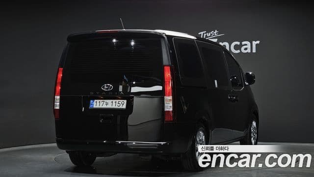 Hyundai Staria 2023 — ფოტო 2/20