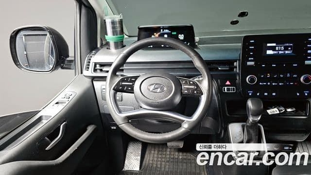 Hyundai Staria 2023 — ფოტო 13/20