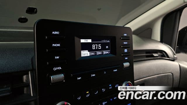 Hyundai Staria 2023 — ფოტო 14/20