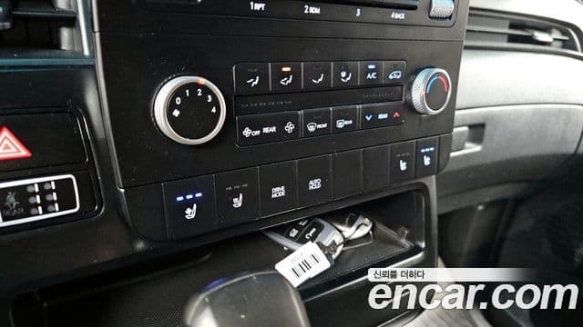 Hyundai Staria 2023 — ფოტო 16/20