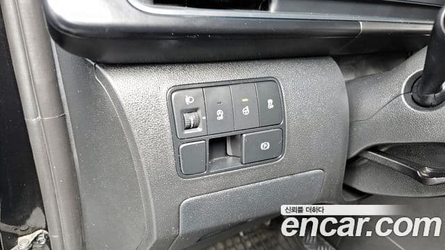 Hyundai Staria 2023 — ფოტო 19/20