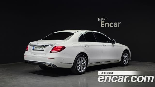 Mercedes-Benz E-Class 2019 — ფოტო 2/20