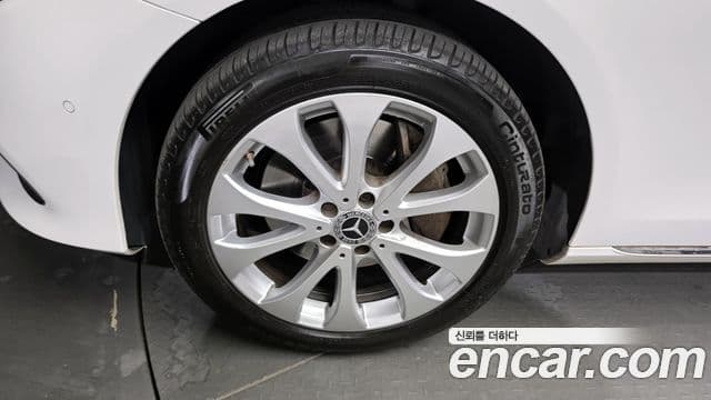 Mercedes-Benz E-Class 2019 — ფოტო 5/20