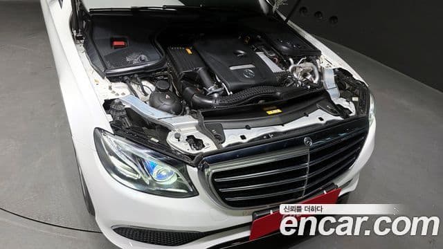 Mercedes-Benz E-Class 2019 — ფოტო 6/20