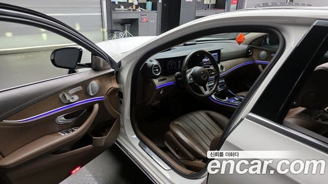 Mercedes-Benz E-Class 2019 — ფოტო 10/20