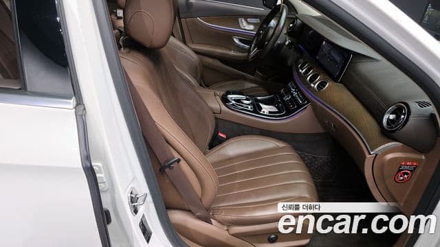 Mercedes-Benz E-Class 2019 — ფოტო 11/20