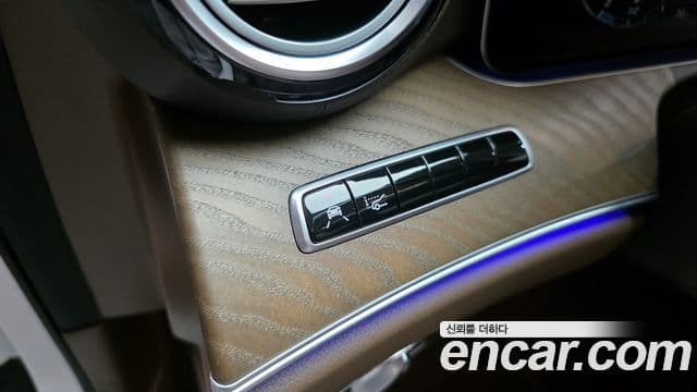 Mercedes-Benz E-Class 2019 — ფოტო 17/20
