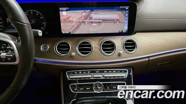Mercedes-Benz E-Class 2019 — ფოტო 20/20