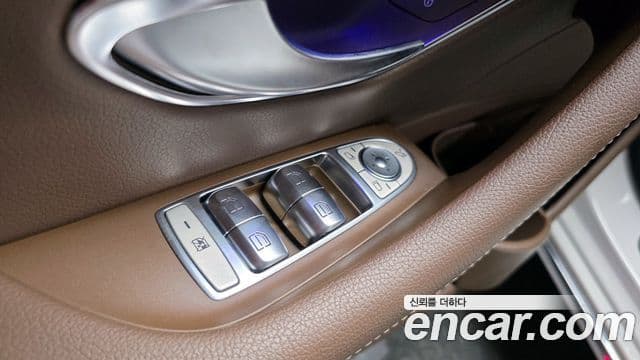 Mercedes-Benz E-Class 2019 — Şəkil 18/31