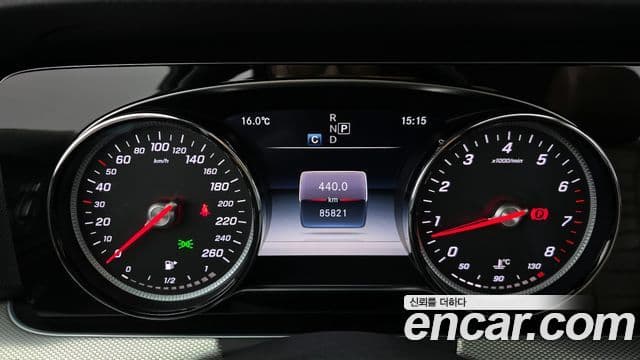 Mercedes-Benz E-Class 2018 — Şəkil 8/20