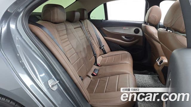 Mercedes-Benz E-Class 2018 — Şəkil 11/20