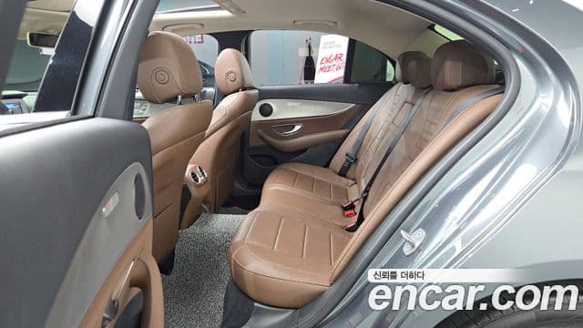 Mercedes-Benz E-Class 2018 — Şəkil 12/20