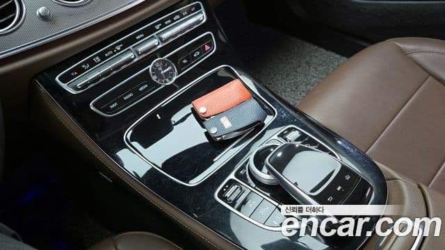 Mercedes-Benz E-Class 2018 — Şəkil 18/20