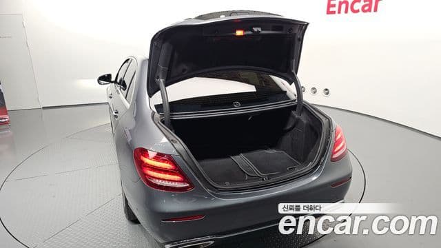 Mercedes-Benz E-Class 2018 — Şəkil 20/20