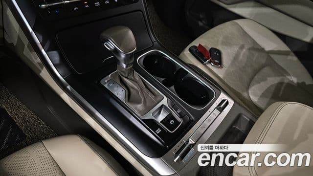 Kia Carnival 2021 — ფოტო 9/20