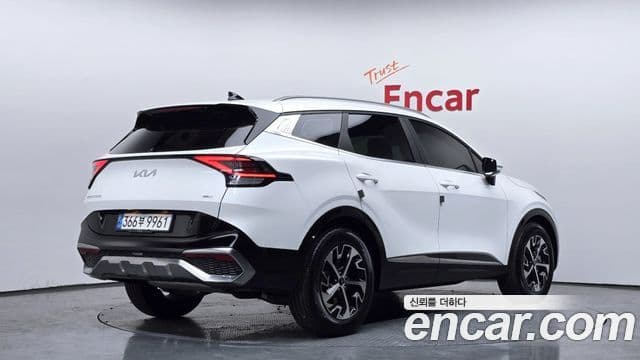 Kia Sportage 2022 — Фото 1/20