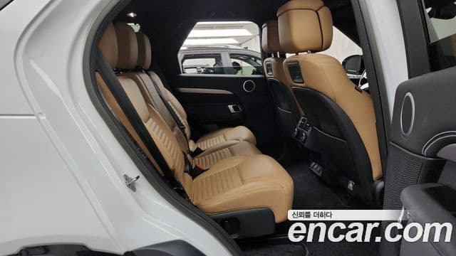 Land Rover Discovery 5 2023 — Фото 12/20
