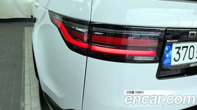 Land Rover Discovery 5 2023 — Photo 16/35