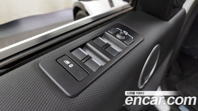 Land Rover Discovery 5 2023 — Photo 17/35